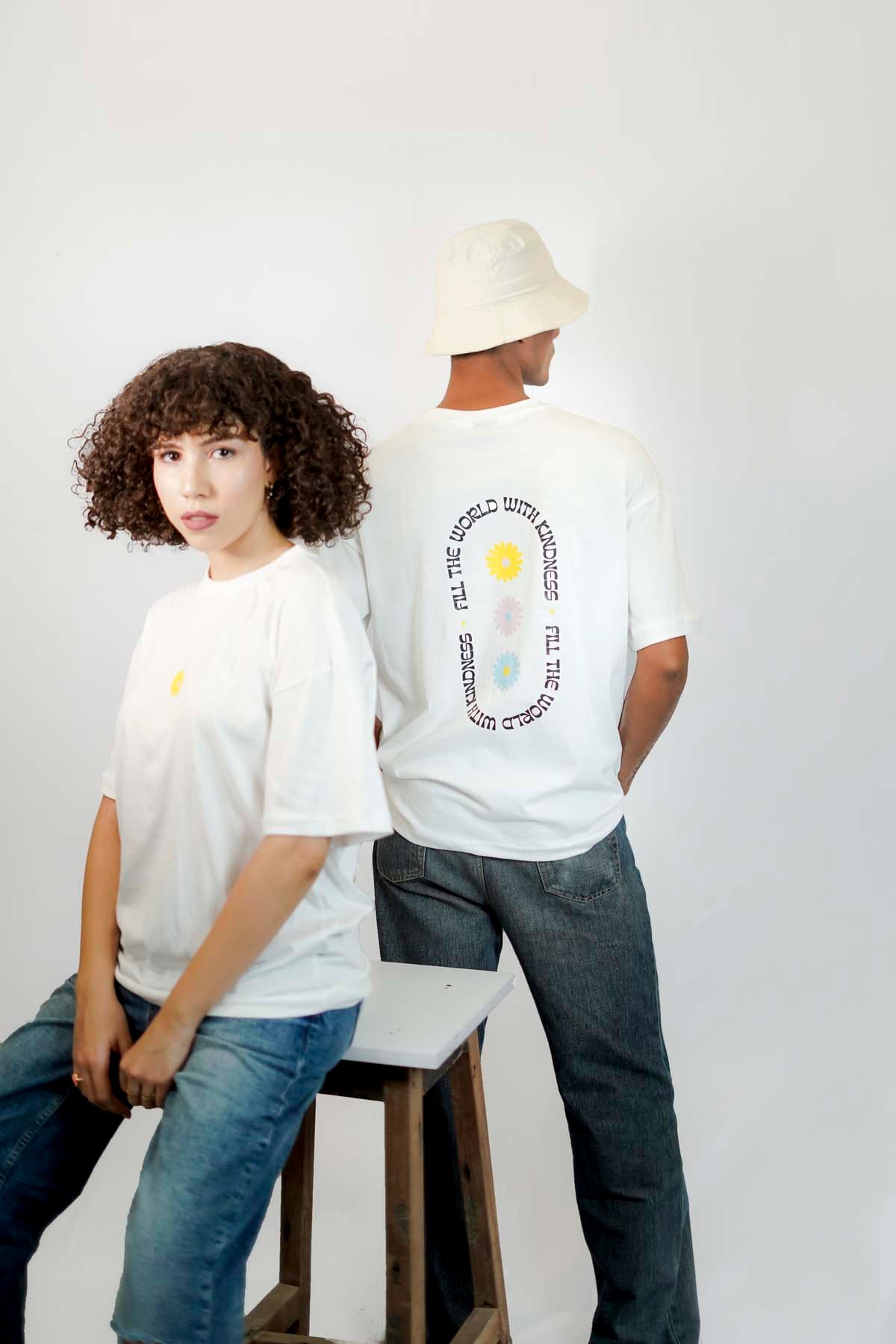 Fill the World With Kindness Oversized T-shirt-white