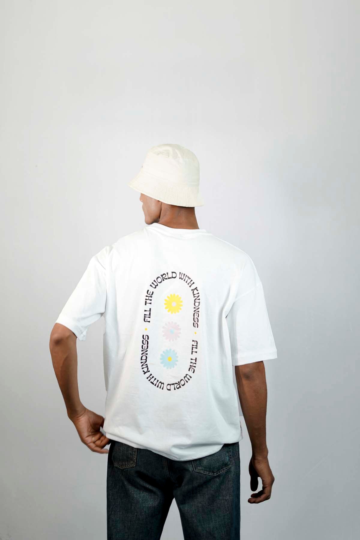 Fill the World With Kindness Oversized T-shirt-white